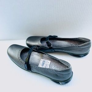 Asgi Joy Mary Jane Leather Flats Pewter Woman’s Size 6.5 New